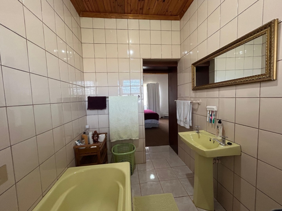 4 Bedroom Property for Sale in Heuwelkruin Eastern Cape
